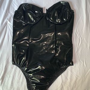 FASHIONNOVA STRAPLESS BLACK LATEX BODYSUIT